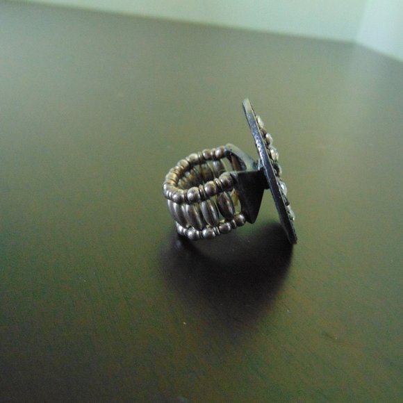 Costume jewelry- ring - Picture 3 of 11